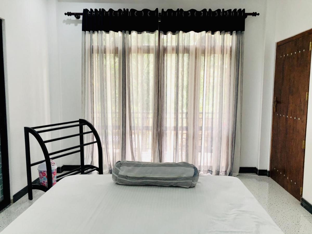 Siri'S Residency Apartment Habaraduwa Central Exterior photo